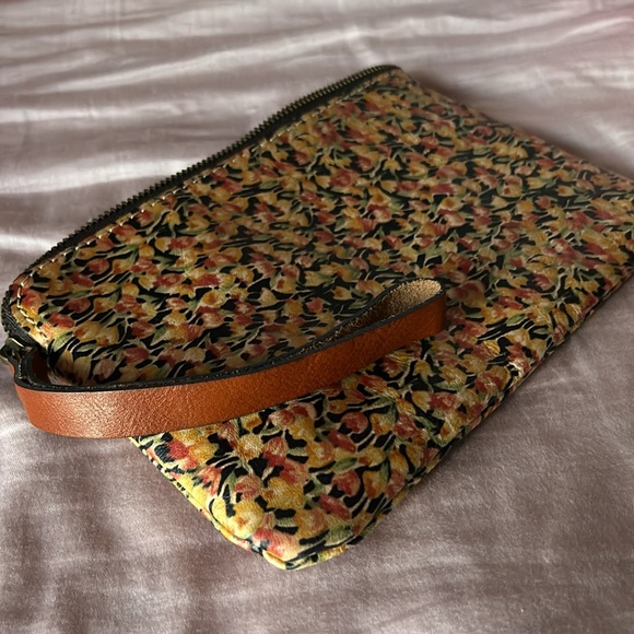 Patricia Nash Black Tulip Floral Wristlet - Picture 5 of 5